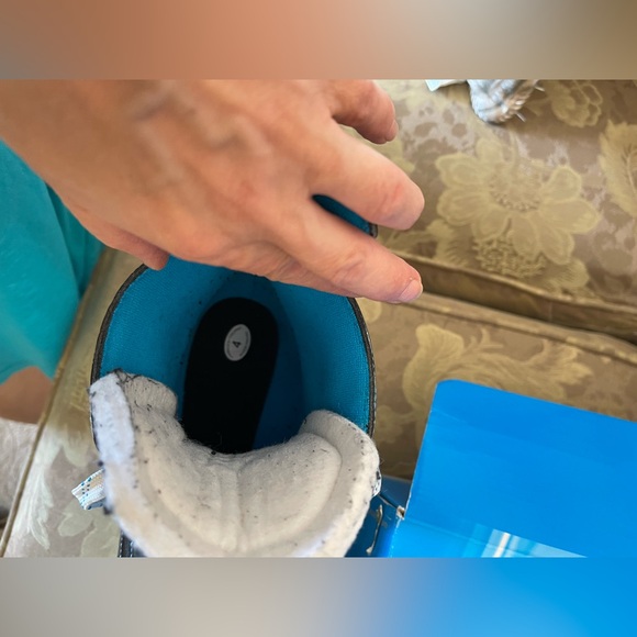 Bauer Adjustable Youth Skates Size 3-4 with blade protector. - Picture 10 of 13